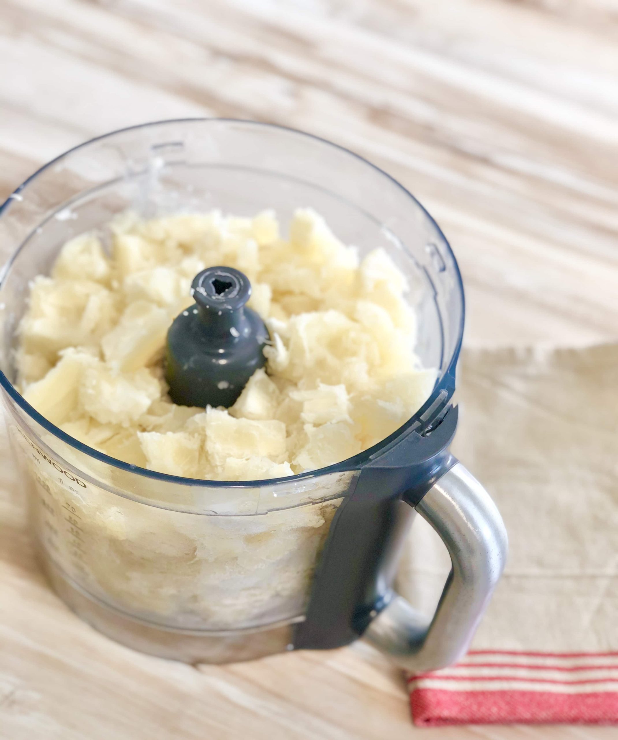 mixeur rempli de manioc